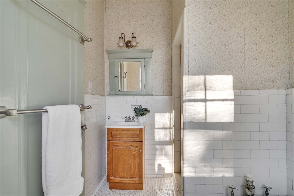 122 Addington Rd # 1