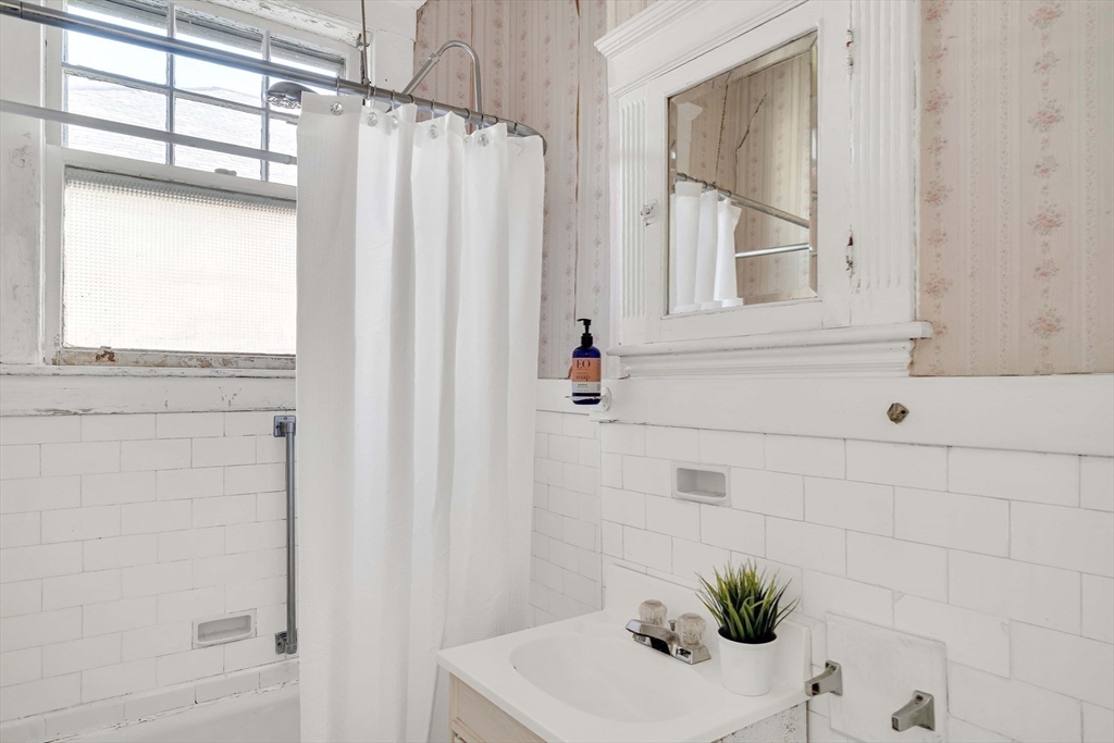 122 Addington Rd # 2