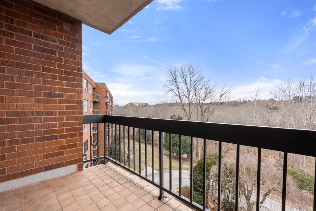 210 Nahanton St # 418
