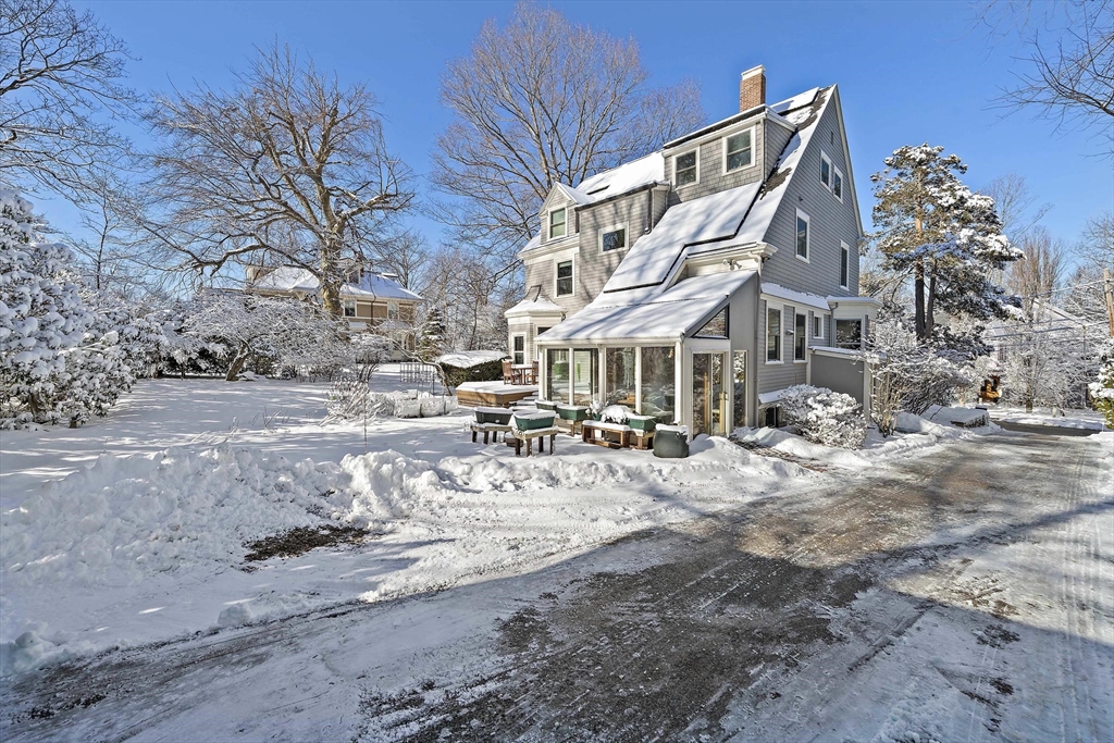 22 Winthrop St