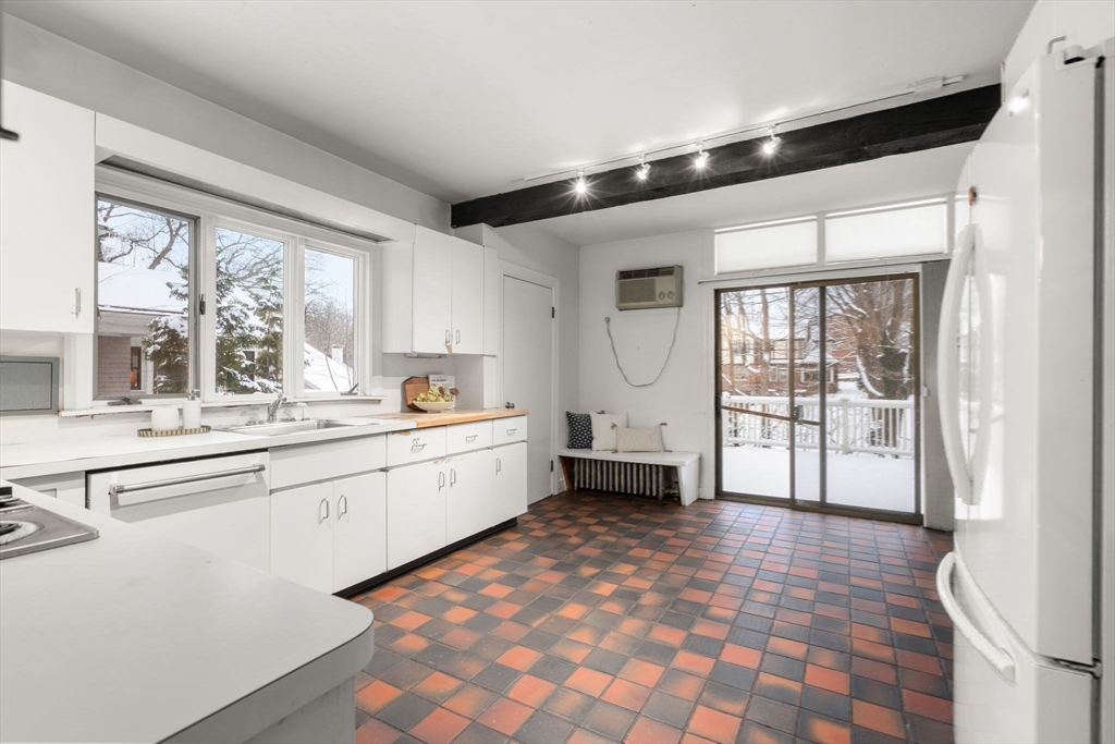 48 Ballard St