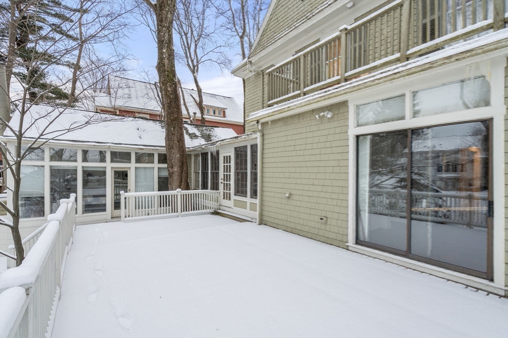 48 Ballard St