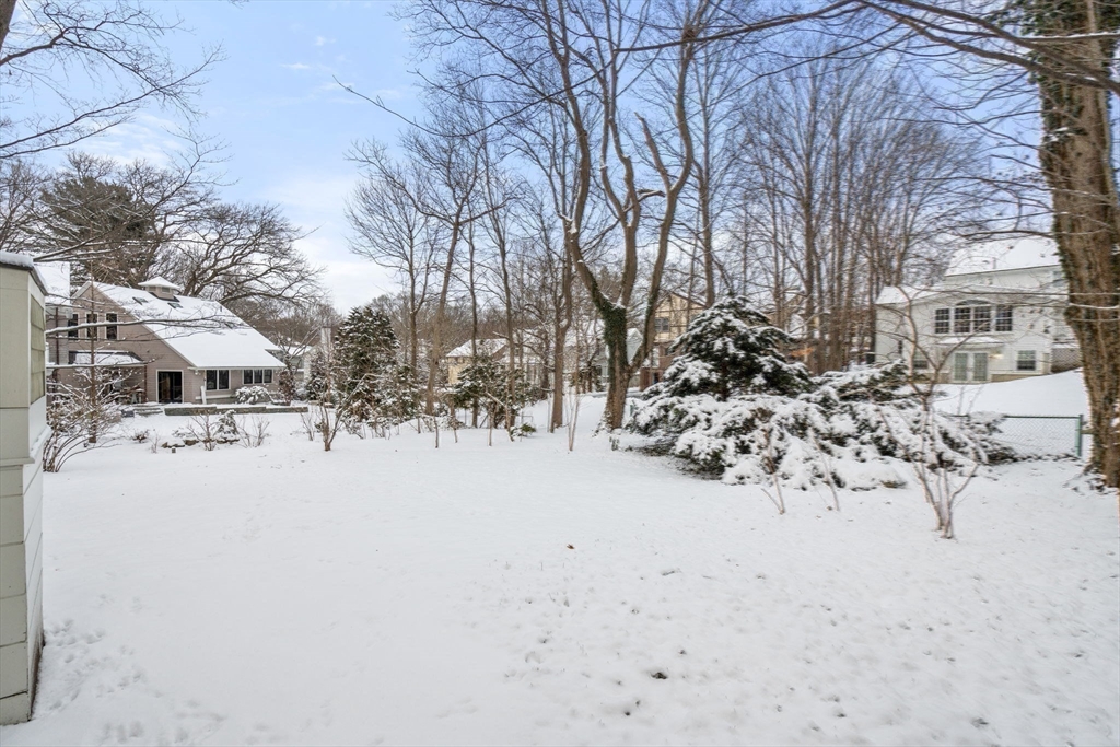 48 Ballard St