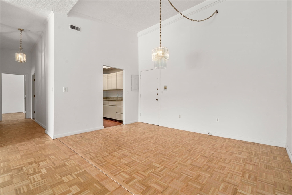 57 Broadlawn Park # 6B