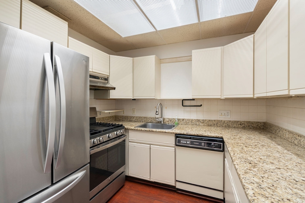 57 Broadlawn Park # 6B