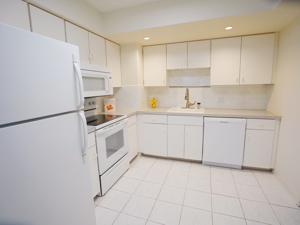 250 Hammond Pond Parkway Unit 116S