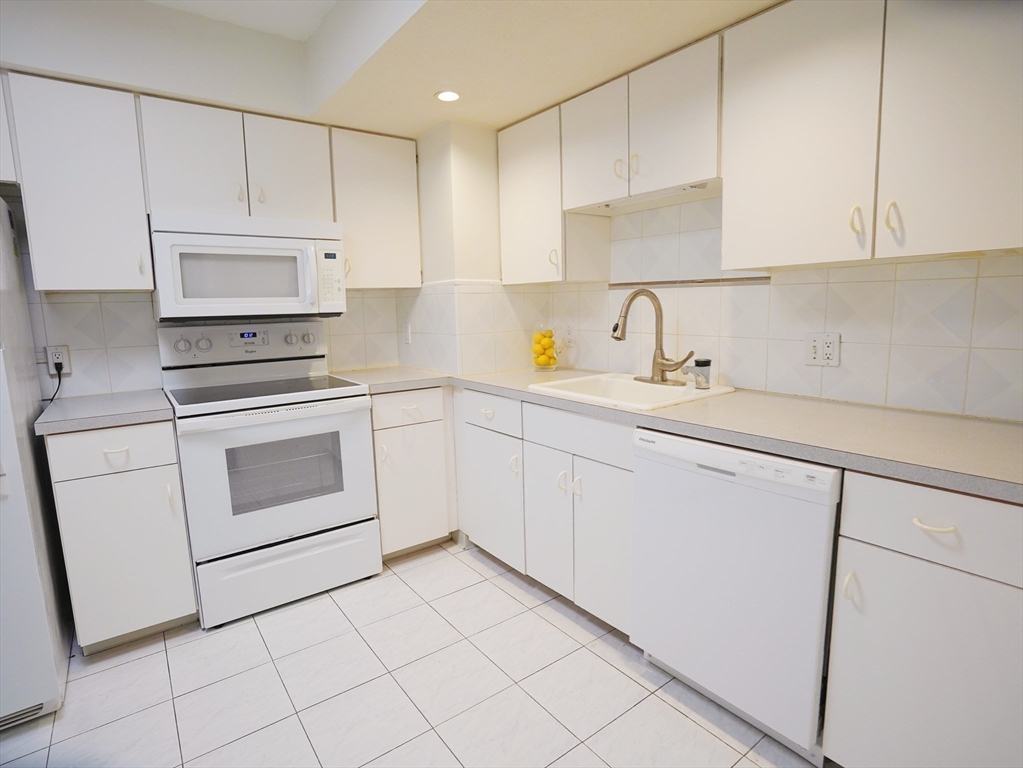 250 Hammond Pond Parkway Unit 116S
