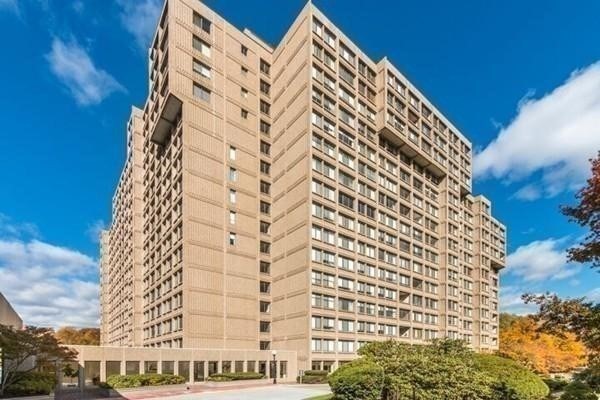 250 Hammond Pond Parkway Unit 116S