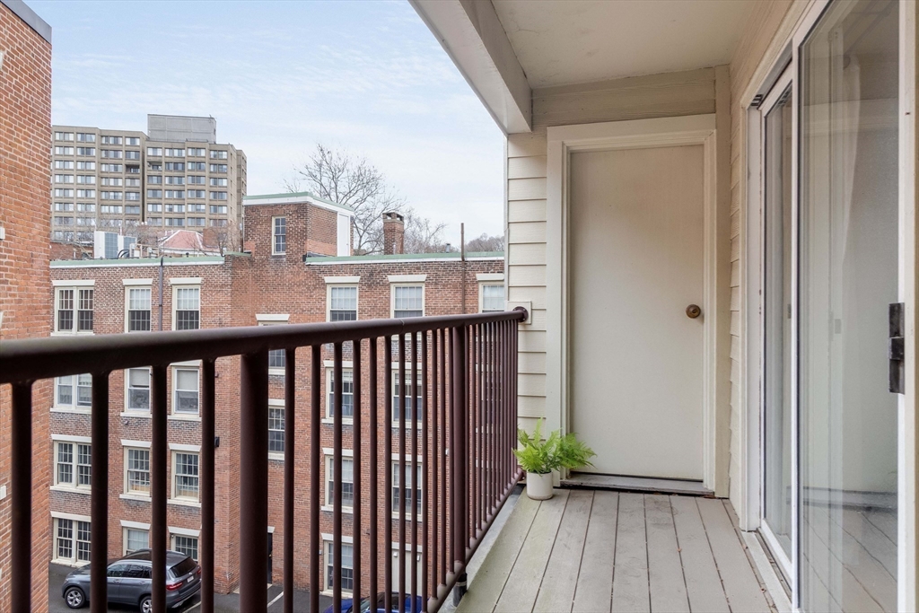 149 Beaconsfield Rd # B Unit: 3-B