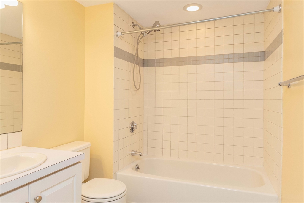 149 Beaconsfield Rd # B Unit: 3-B