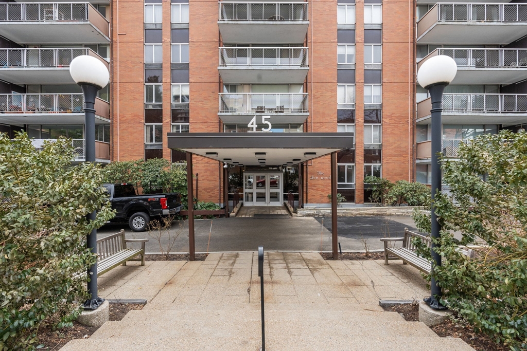 45 Longwood Ave # 406
