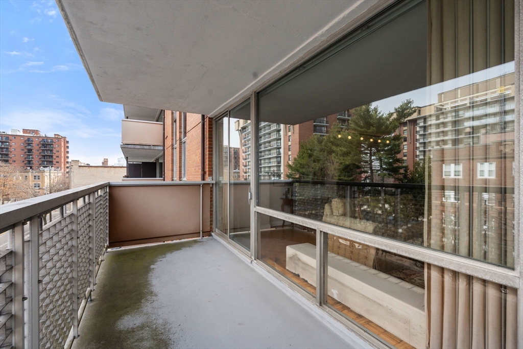 45 Longwood Ave # 406