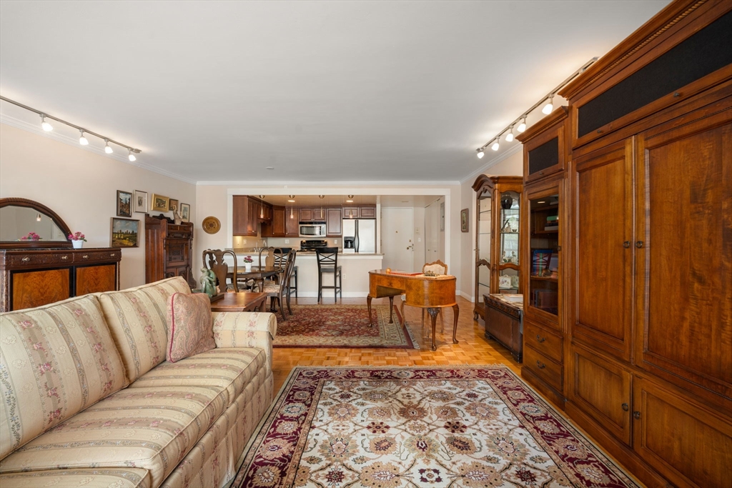 45 Longwood Ave # 406