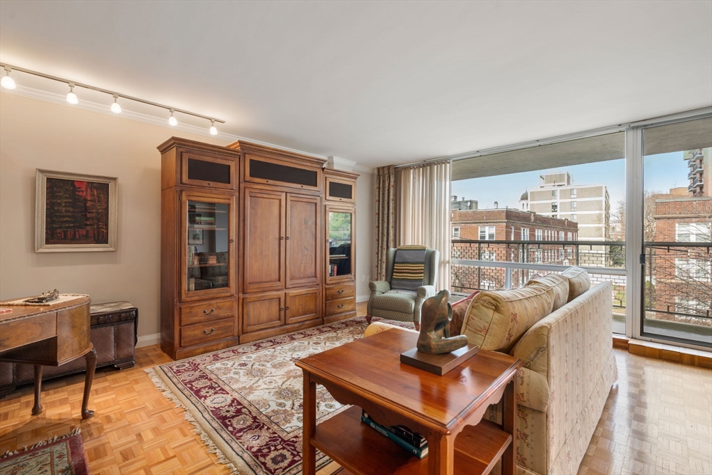 45 Longwood Ave # 406