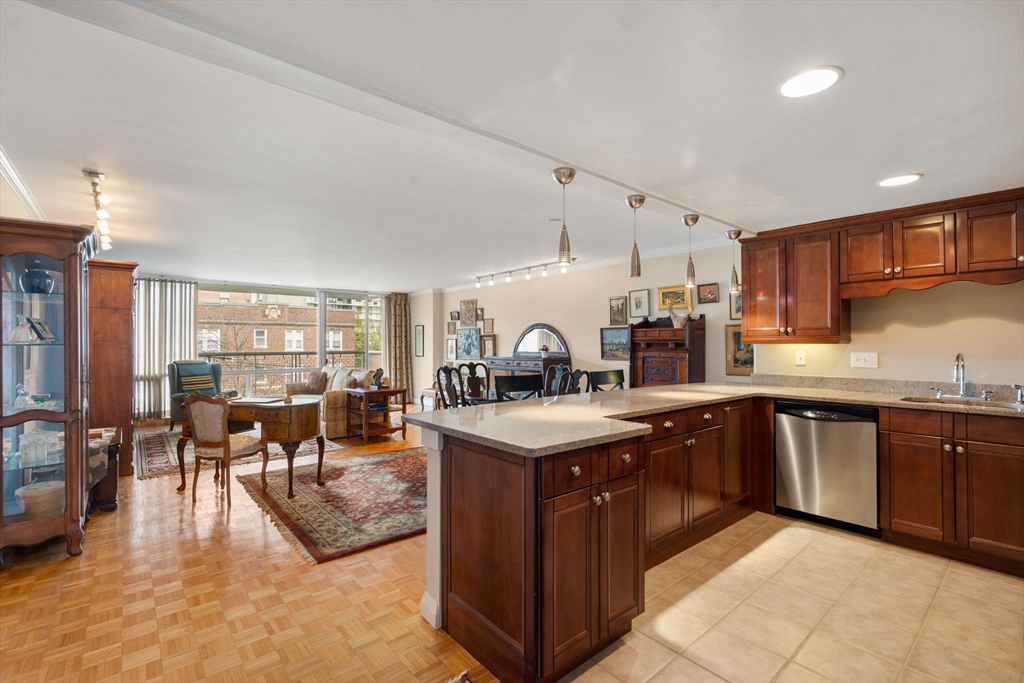 45 Longwood Ave # 406