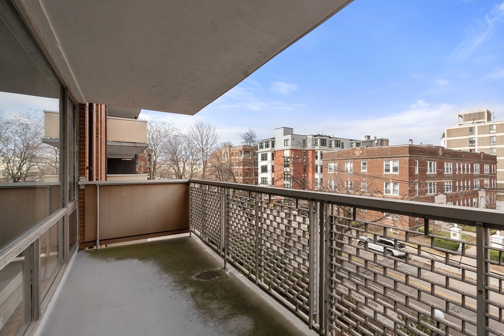 45 Longwood Ave # 406