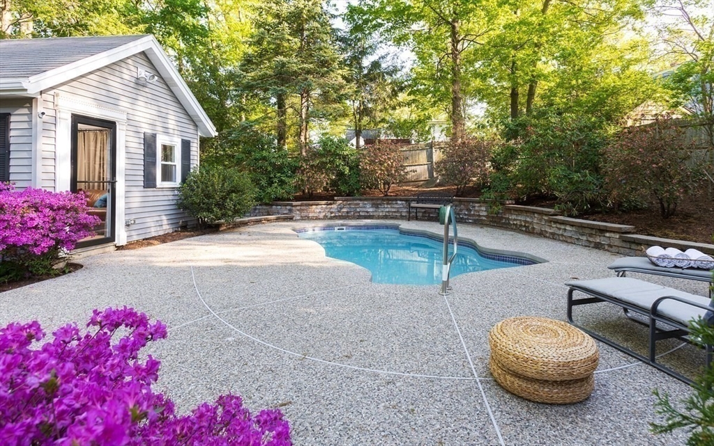 27 Roundwood Rd