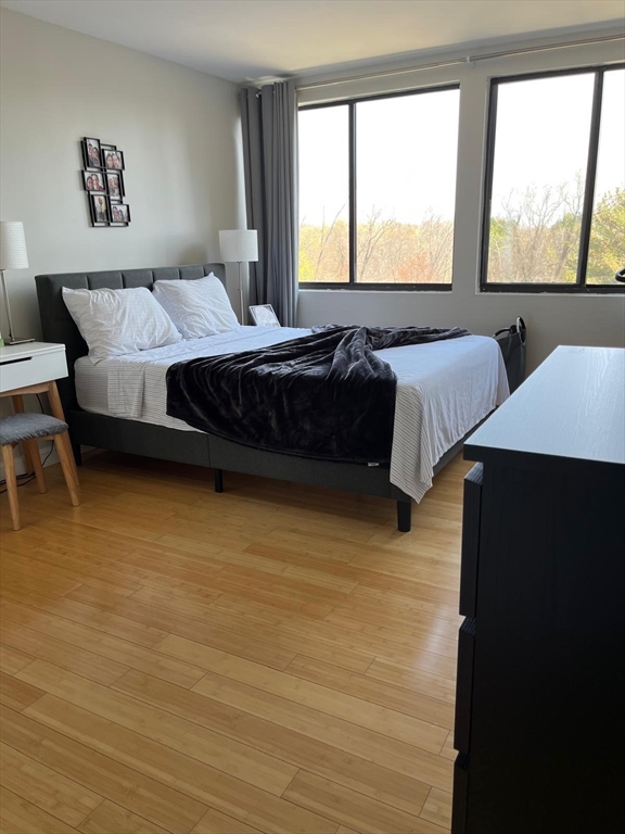 250 Hammond Pond Parkway # 612N