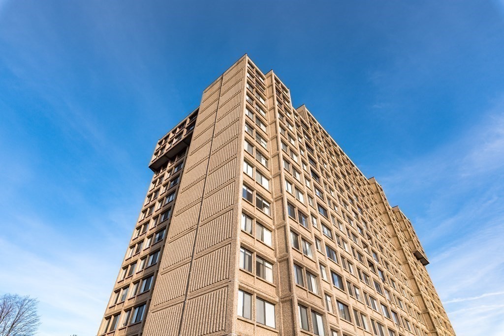 250 Hammond Pond Parkway # 612N