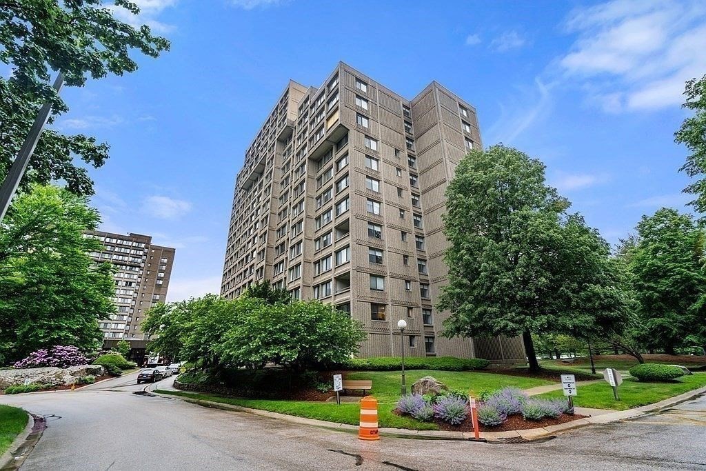 250 Hammond Pond Parkway # 612N