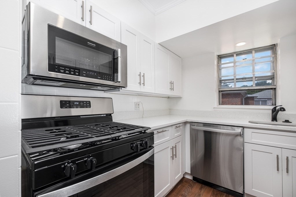 210 Lake Shore Rd # 3