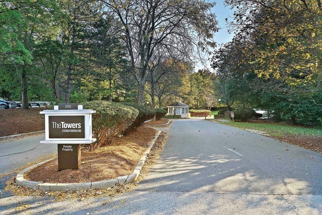 250 Hammond Pond Parkway # 806N