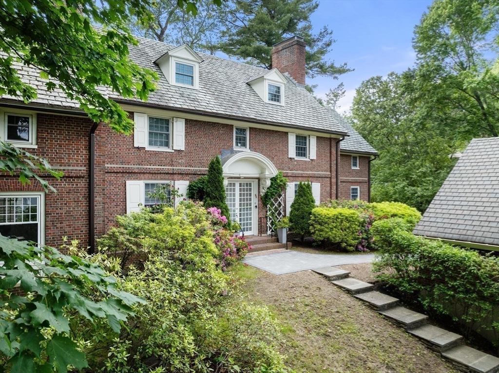 86 Waban Ave