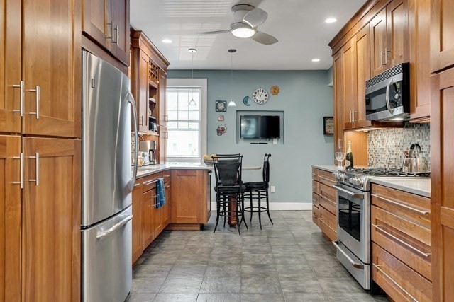 15 Thatcher St # 2 Unit: F2-2