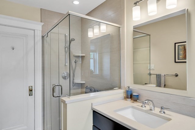 15 Thatcher St # 2 Unit: F2-2