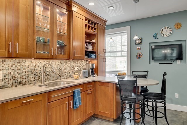 15 Thatcher St # 2 Unit: F2-2