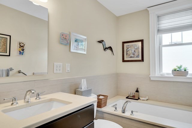 15 Thatcher St # 2 Unit: F2-2