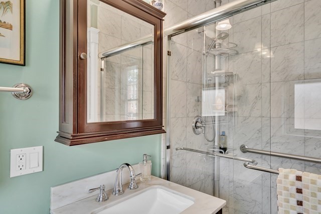 15 Thatcher St # 2 Unit: F2-2