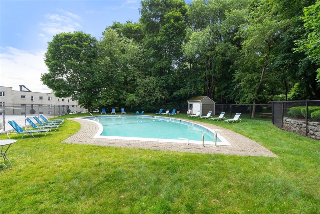 22 Chestnut Pl # 111