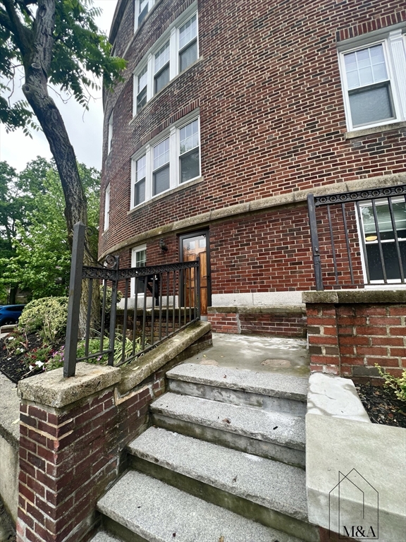 576 Washington St # 7