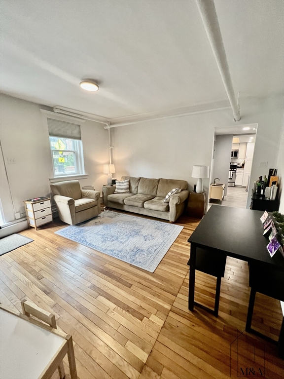 576 Washington St # 7