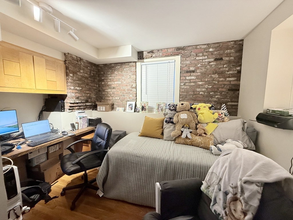12 Ware Street # B