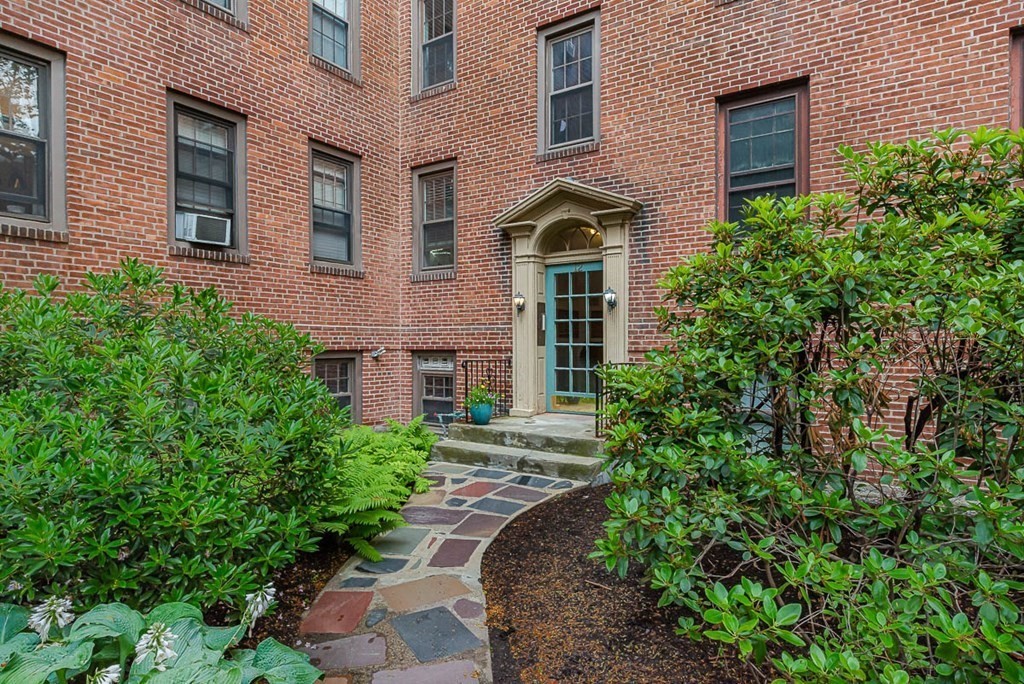 12 Ware Street # B