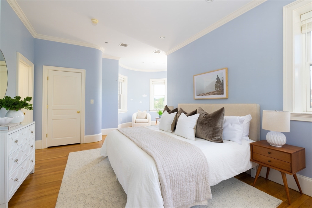 364-366 Tappan Street # 3