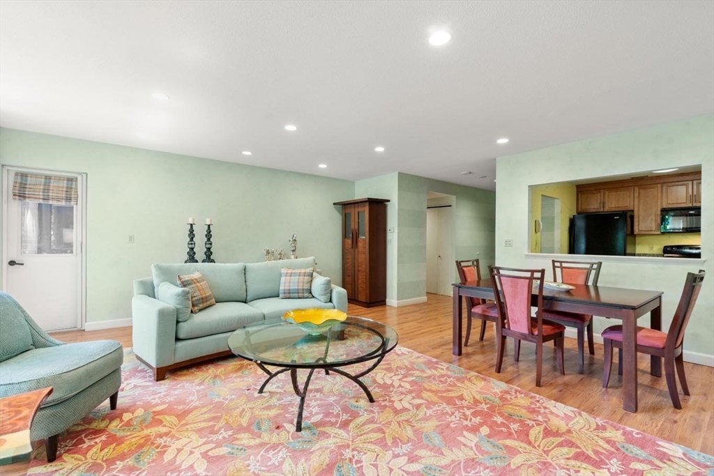210 Nahanton Street # 404