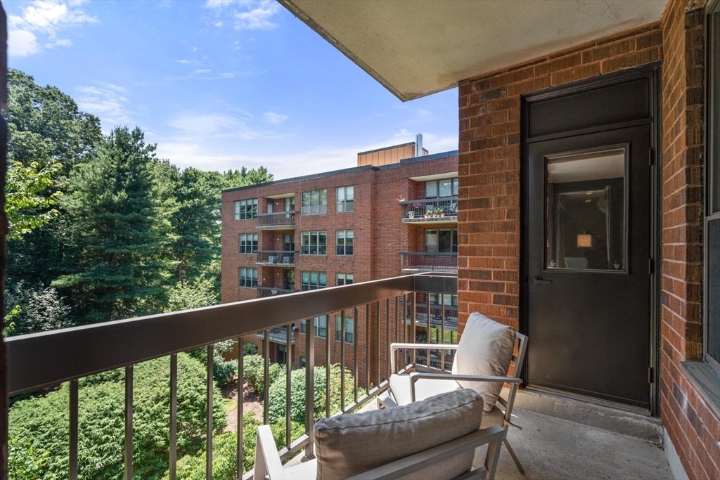 210 Nahanton Street # 404
