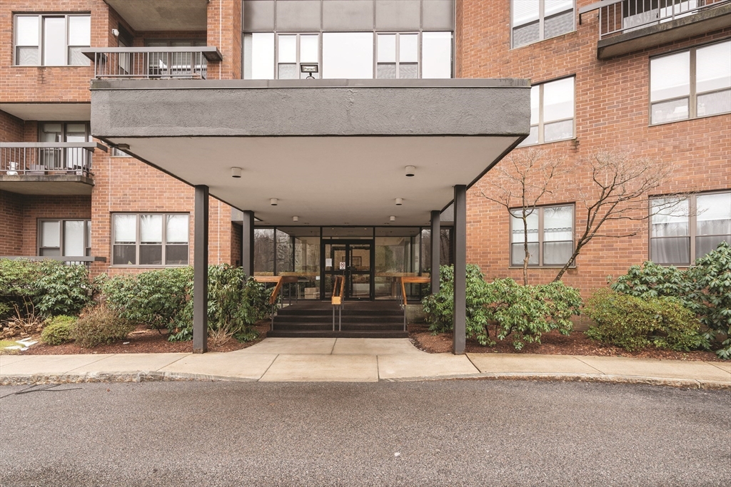 210 Nahanton Street # 404