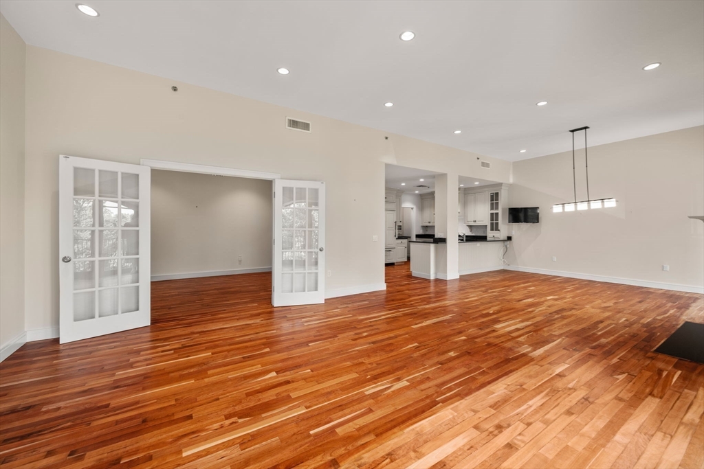 2420 Beacon # 402