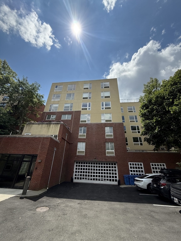 66 Winchester St # 401