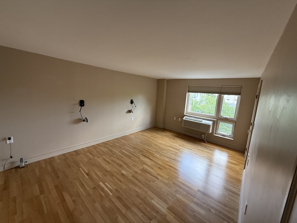 66 Winchester St # 401