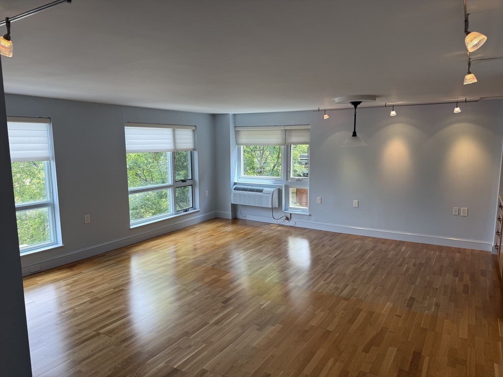 66 Winchester St # 401