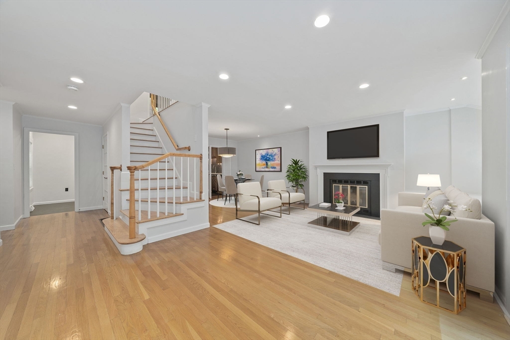 160 Pine St # 10