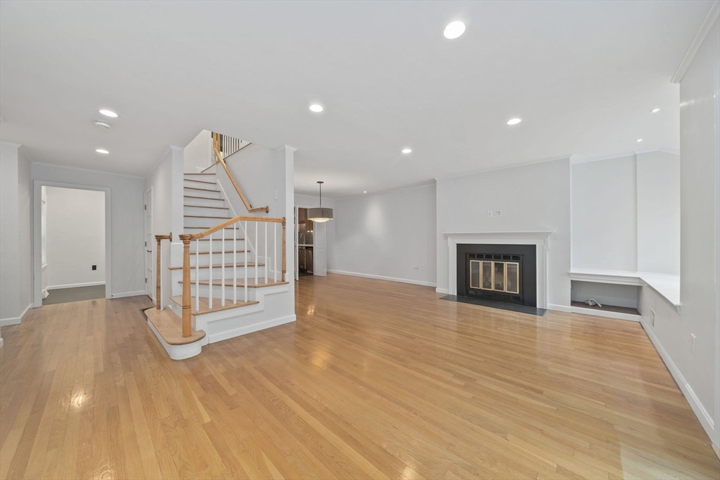 160 Pine St # 10