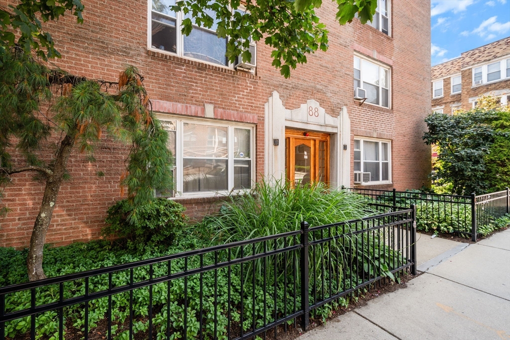 88 Strathmore # 7