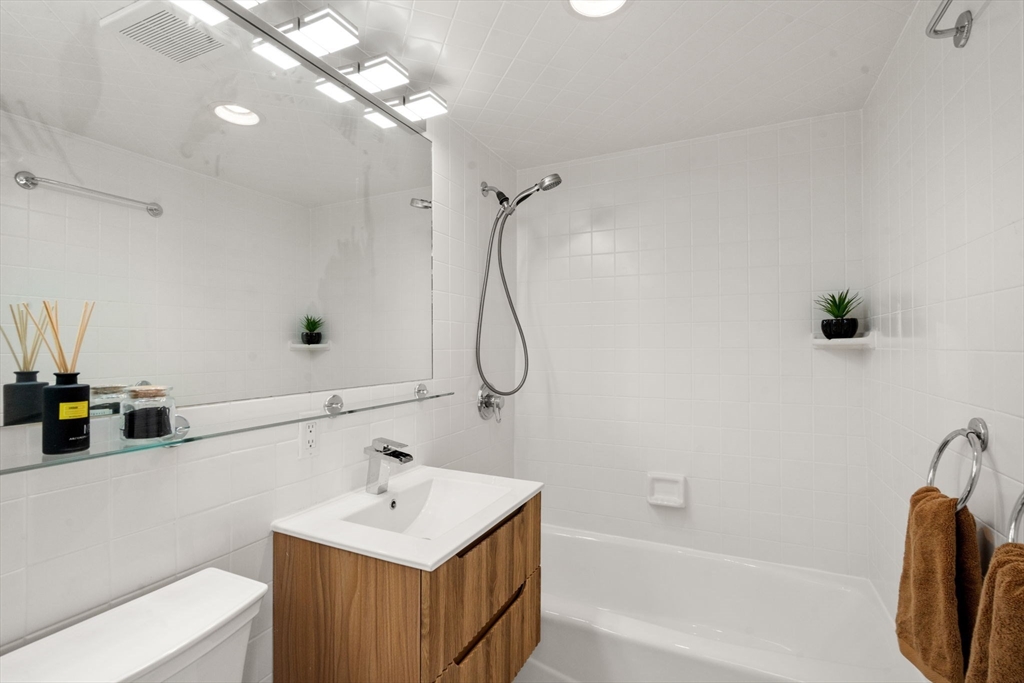 45 Longwood Ave Unit: PHA