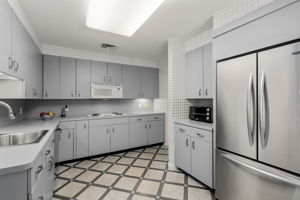 228 Allandale Rd # 1B